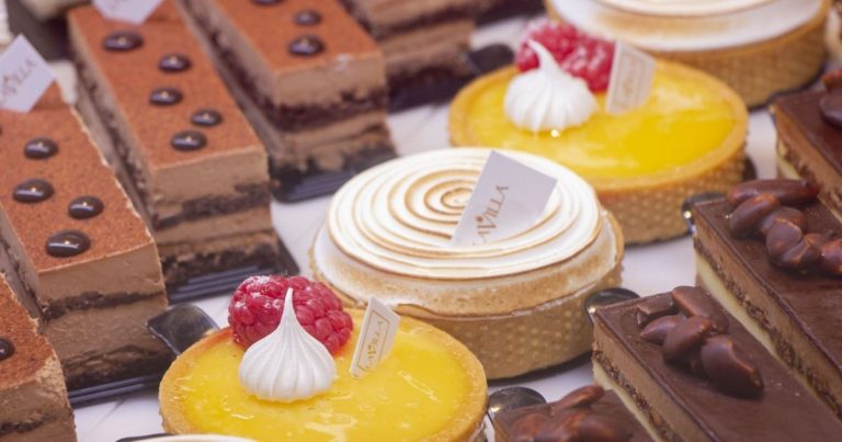 Moroccan pastries vs French pastries in Fez: what’s the difference, what should you pick? (USA traveler guide)